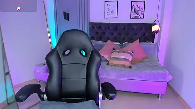 dreamleah  online show from 10/18/25, 04:59