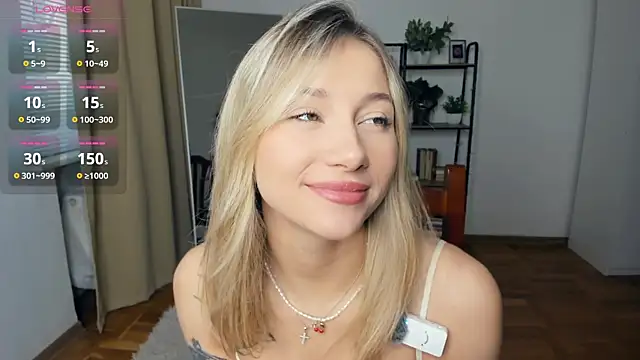 Snapshot of FaaBinaa chatting on 10/19/25, 07:09 FaaBinaa online show from 10/19/25, 07:09