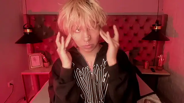 OliIverr22 online show from 12/02/25, 02:56