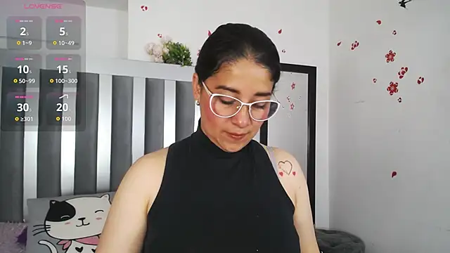 Snapshot of Alana_steel_1 chatting on 10/21/25, 12:06 Alana steel 1 online show from 10/21/25, 12:06