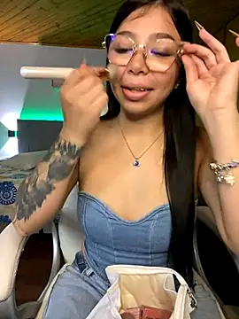Snapshot of Maddy_Piink chatting on 11/28/25, 09:06 Maddy Piink online show from 11/28/25, 09:06