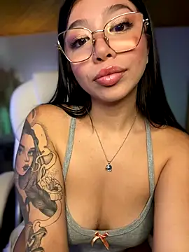 Snapshot of Maddy_Piink chatting on 12/16/25, 08:58 Maddy Piink online show from 12/16/25, 08:58