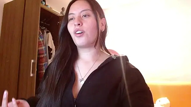 Snapshot of madissooon__ chatting on 11/14/25, 04:00 madissooon online show from 11/14/25, 04:00