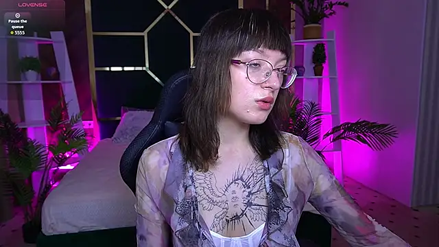 Snapshot of Pixie_Peachh chatting on 11/01/25, 02:08 Pixie Peachh online show from 11/01/25, 02:08