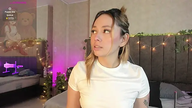Snapshot of LanaMills_ chatting on 02/18/26, 05:25 LanaMills online show from 02/18/26, 05:25