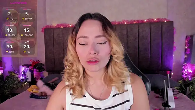 Snapshot of LanaMills_ chatting on 05/28/26, 04:54 LanaMills online show from 05/28/26, 04:54