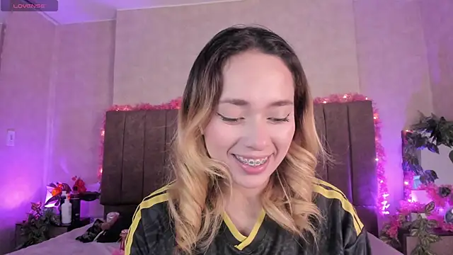 LanaMills  online show from 07/04/26, 06:30