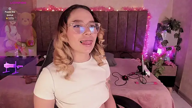 LanaMills  online show from 07/28/26, 04:52