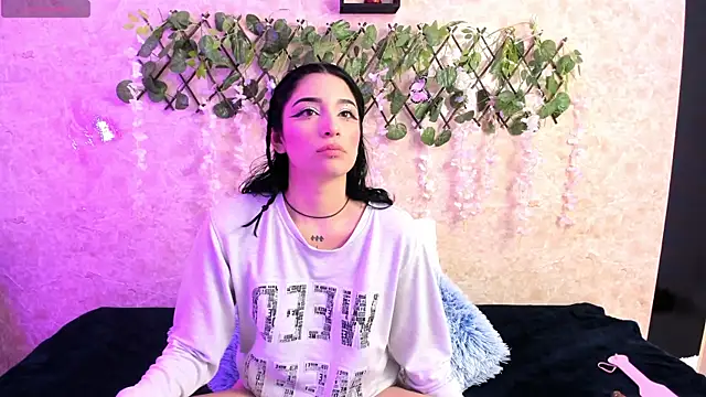 Snapshot of ImEmily444 chatting on 09/25/25, 07:01 ImEmily444 online show from 09/25/25, 07:01