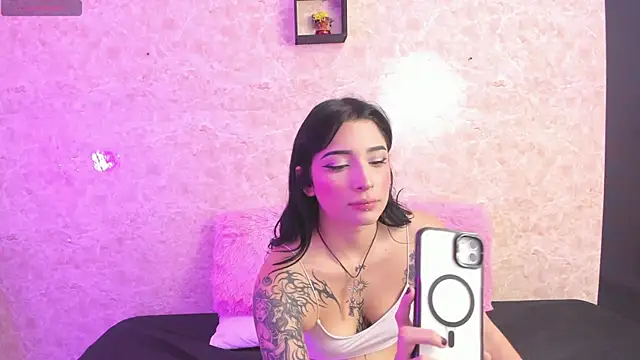 Snapshot of ImEmily444 chatting on 09/26/25, 05:33 ImEmily444 online show from 09/26/25, 05:33