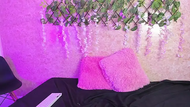 Snapshot of ImEmily444 chatting on 10/10/25, 04:55 ImEmily444 online show from 10/10/25, 04:55