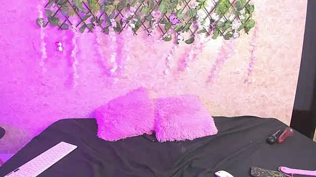 Snapshot of ImEmily444 chatting on 10/10/25, 09:58 ImEmily444 online show from 10/10/25, 09:58