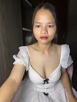 Snapshot of Hana-44 chatting on 10/09/25, 06:28 Hana-44 online show from 10/09/25, 06:28