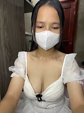 Snapshot of Hana-44 chatting on 10/14/25, 02:01 Hana-44 online show from 10/14/25, 02:01