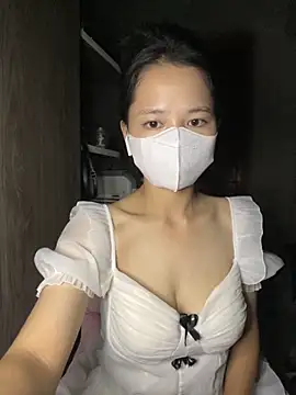 Snapshot of Hana-44 chatting on 10/22/25, 06:29 Hana-44 online show from 10/22/25, 06:29