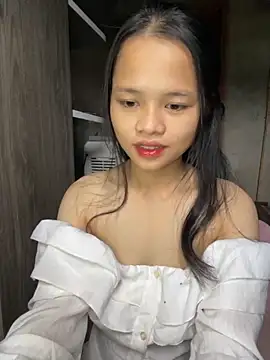 Snapshot of Hana-44 chatting on 11/13/25, 01:04 Hana-44 online show from 11/13/25, 01:04