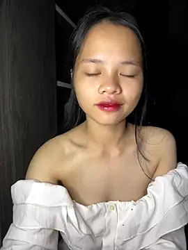 Snapshot of Hana-44 chatting on 11/13/25, 06:07 Hana-44 online show from 11/13/25, 06:07