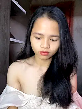 Snapshot of Hana-44 chatting on 12/15/25, 01:32 Hana-44 online show from 12/15/25, 01:32