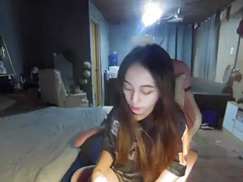 Yummiiieee28 online show from 09/24/25, 07:55