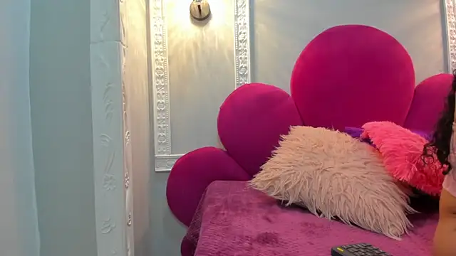 Saammy 17 online show from 10/27/25, 08:35