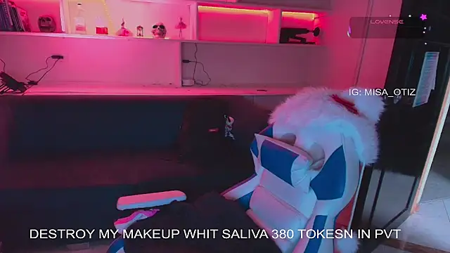 Snapshot of Melissa_Adamsx chatting on 10/31/25, 11:44 Melissa Adamsx online show from 10/31/25, 11:44