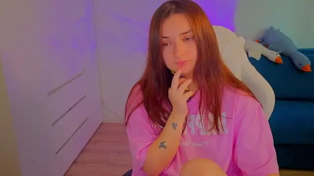 Snapshot of Lelia_Vibe chatting on 10/05/25, 11:52 Lelia Vibe online show from 10/05/25, 11:52