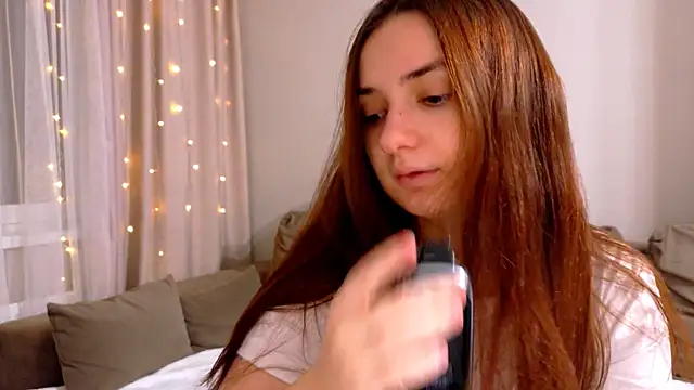 Snapshot of Lelia_Vibe chatting on 11/24/25, 02:17 Lelia Vibe online show from 11/24/25, 02:17