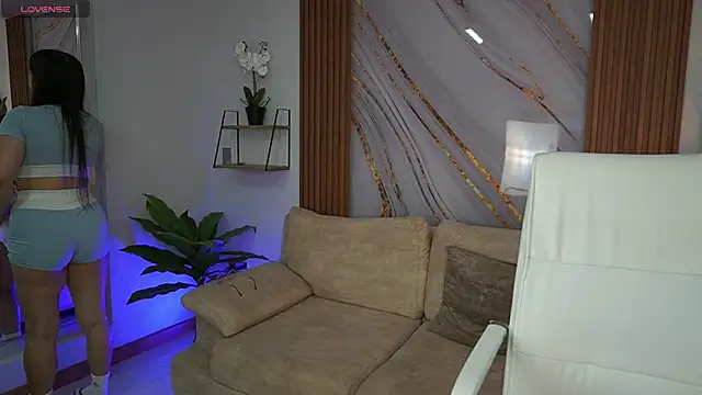 MilaCrave online show from 10/01/25, 11:49