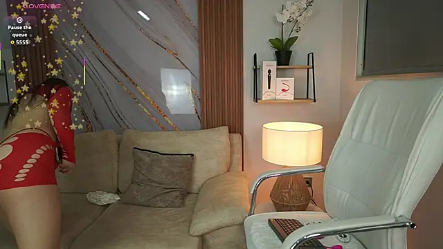 MilaCrave online show from 10/03/25, 11:40