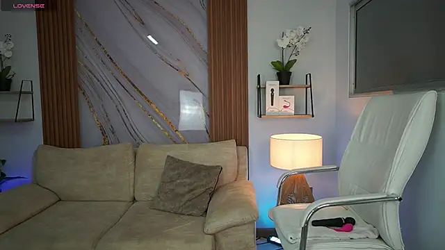 MilaCrave online show from 10/08/25, 11:30