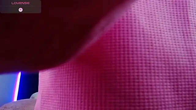 Snapshot of ingrid_zese_ chatting on 12/13/25, 07:53 ingrid zese online show from 12/13/25, 07:53