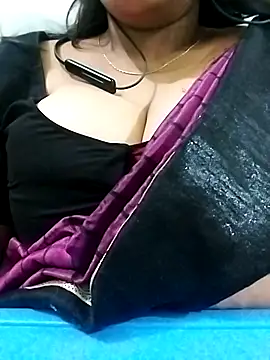 Snapshot of Dimplegirl chatting on 10/16/25, 04:41 Dimplegirl online show from 10/16/25, 04:41