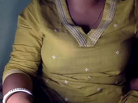 Snapshot of Dimplegirl chatting on 10/26/25, 04:02 Dimplegirl online show from 10/26/25, 04:02