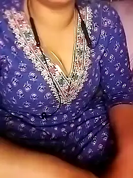 Snapshot of Dimplegirl chatting on 10/28/25, 04:53 Dimplegirl online show from 10/28/25, 04:53