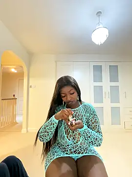 Snapshot of katarina_jay chatting on 10/25/25, 10:37 katarina jay online show from 10/25/25, 10:37