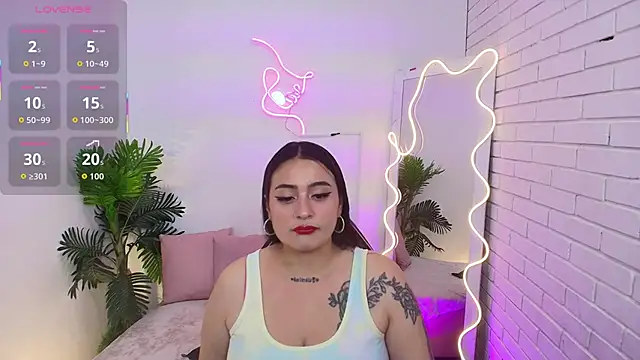 Snapshot of Darling_tay chatting on 09/13/25, 03:28 Darling tay online show from 09/13/25, 03:28