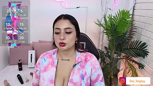 Snapshot of Darling_tay chatting on 09/21/25, 03:30 Darling tay online show from 09/21/25, 03:30