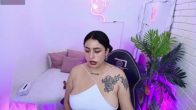 Snapshot of Darling_tay chatting on 09/22/25, 03:30 Darling tay online show from 09/22/25, 03:30