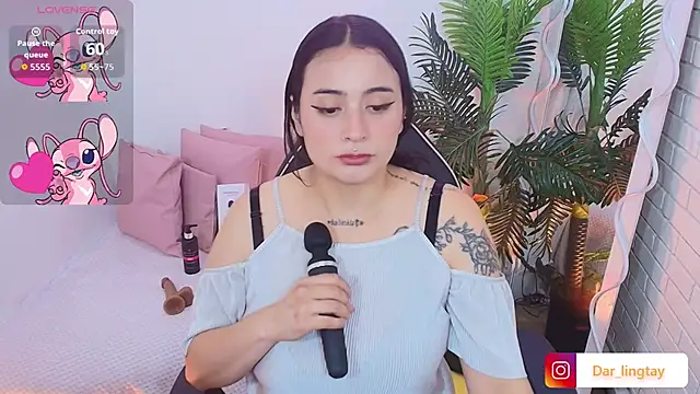 Snapshot of Darling_tay chatting on 09/25/25, 03:43 Darling tay online show from 09/25/25, 03:43