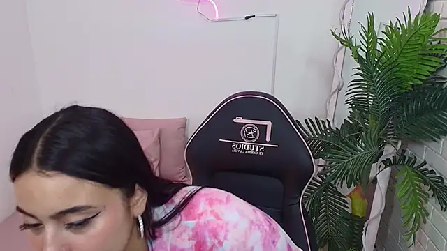 Snapshot of Darling_tay chatting on 10/01/25, 03:01 Darling tay online show from 10/01/25, 03:01