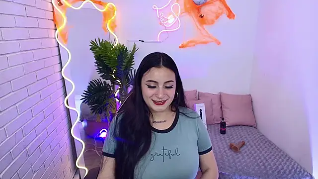 Snapshot of Darling_tay chatting on 10/11/25, 02:55 Darling tay online show from 10/11/25, 02:55