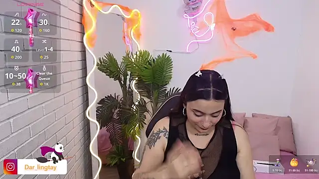 Snapshot of Darling_tay chatting on 10/24/25, 12:08 Darling tay online show from 10/24/25, 12:08