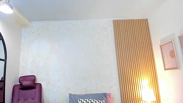 halleylorens online show from 11/10/25, 07:24