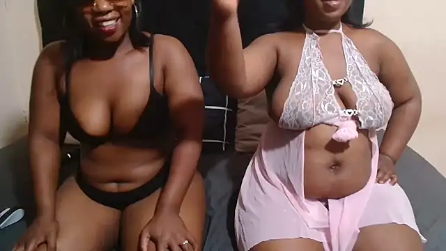 Snapshot of curveAss222 chatting on 10/29/25, 12:35 curveAss222 online show from 10/29/25, 12:35