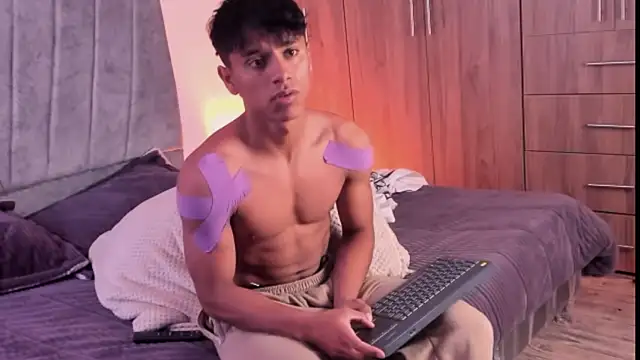 ZYZZ1312 online show from 10/13/25, 07:36