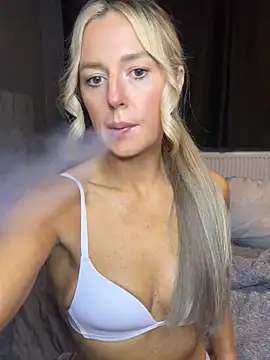 Snapshot of sammie-99 chatting on 09/17/25, 07:48 sammie-99 online show from 09/17/25, 07:48