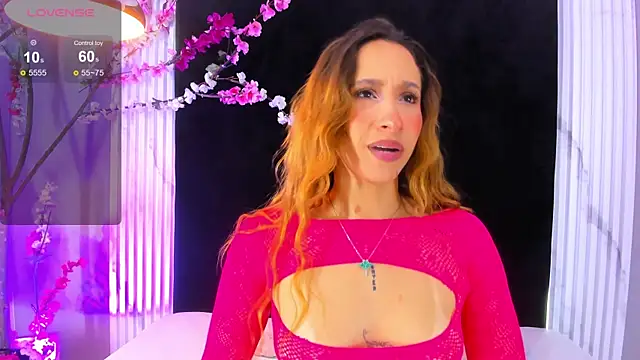 Snapshot of MONIK_FOX_CR chatting on 11/23/25, 07:46 MONIK FOX CR online show from 11/23/25, 07:46