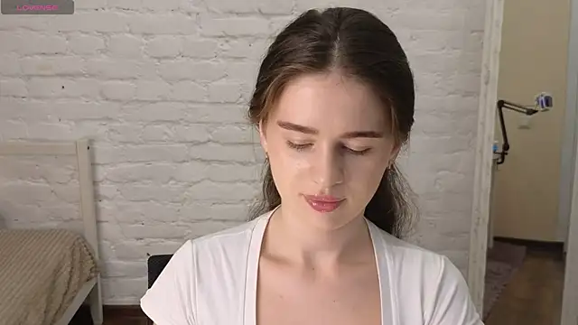 Snapshot of Olivia_Farrell chatting on 09/21/25, 12:51 Olivia Farrell online show from 09/21/25, 12:51