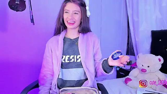 Snapshot of Sofiia_cute_ chatting on 10/20/25, 12:38 Sofiia cute online show from 10/20/25, 12:38