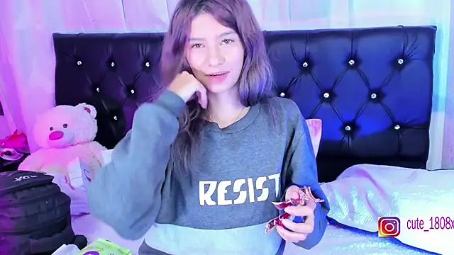 Snapshot of Sofiia_cute_ chatting on 10/28/25, 03:54 Sofiia cute online show from 10/28/25, 03:54